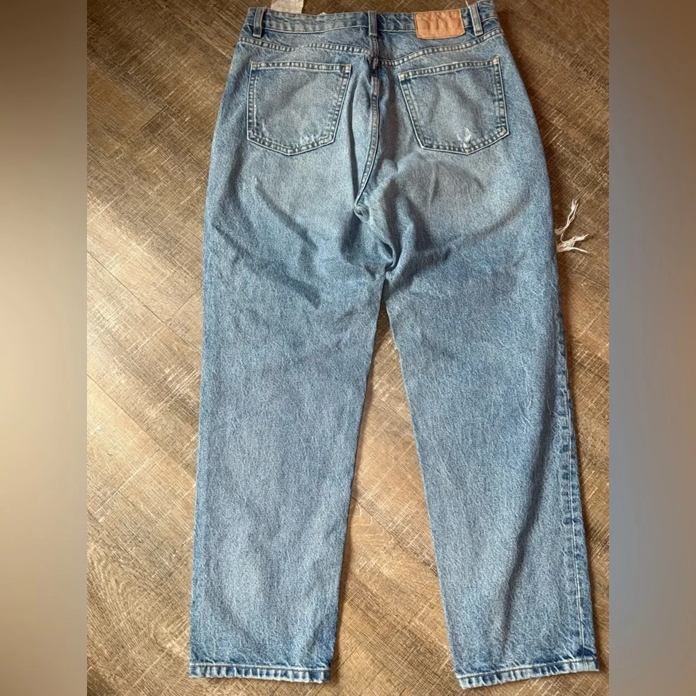 Zara (10) Distressed Denim Jeans - Picture 4 of 8